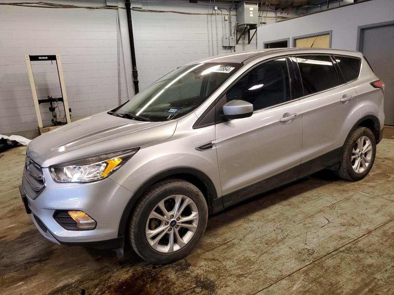 2017 FORD ESCAPE SE car image