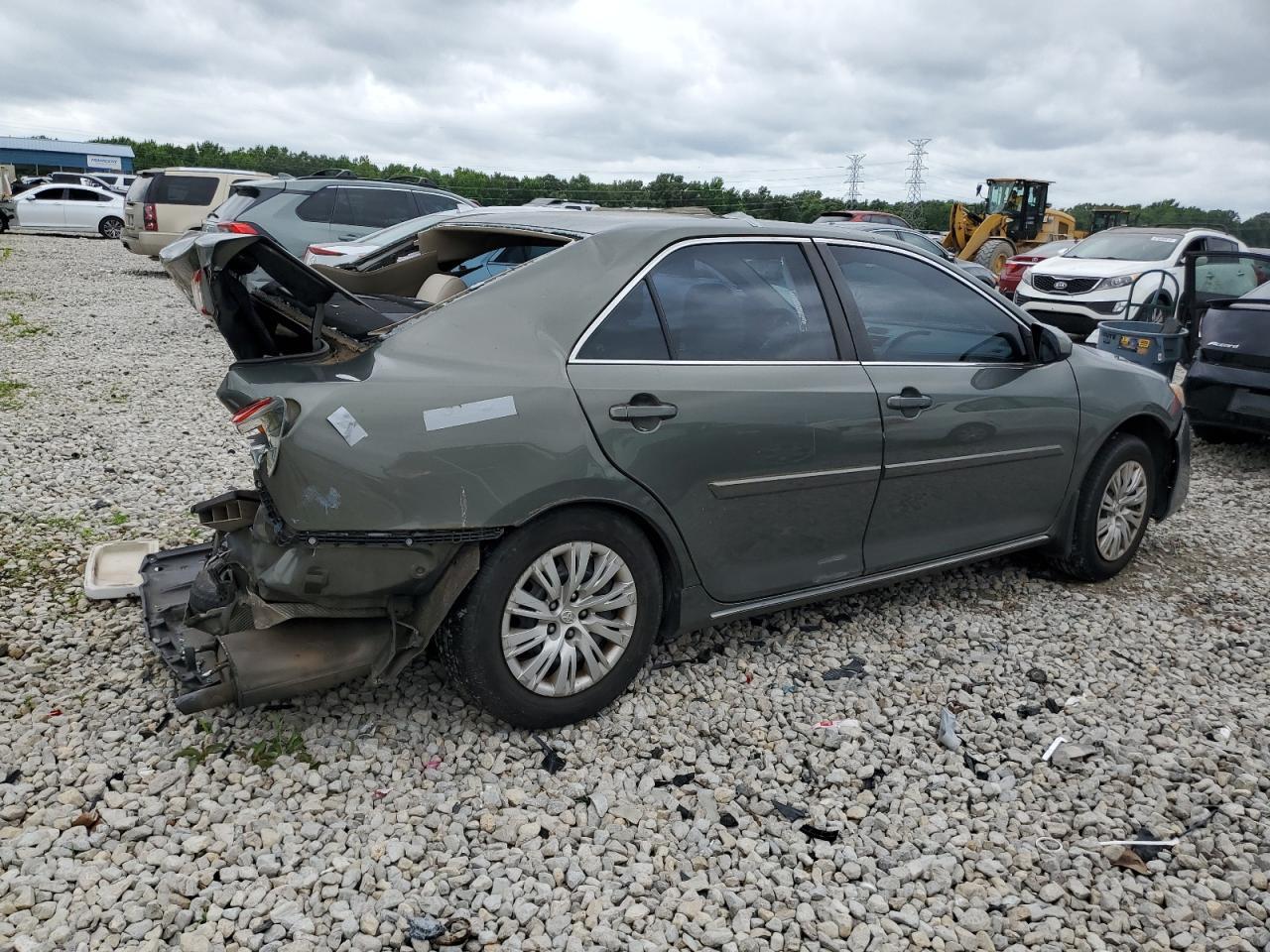 2013 TOYOTA CAMRY L - Фото 3