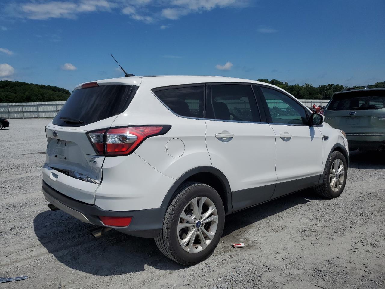 2017 FORD ESCAPE SE - Image 3