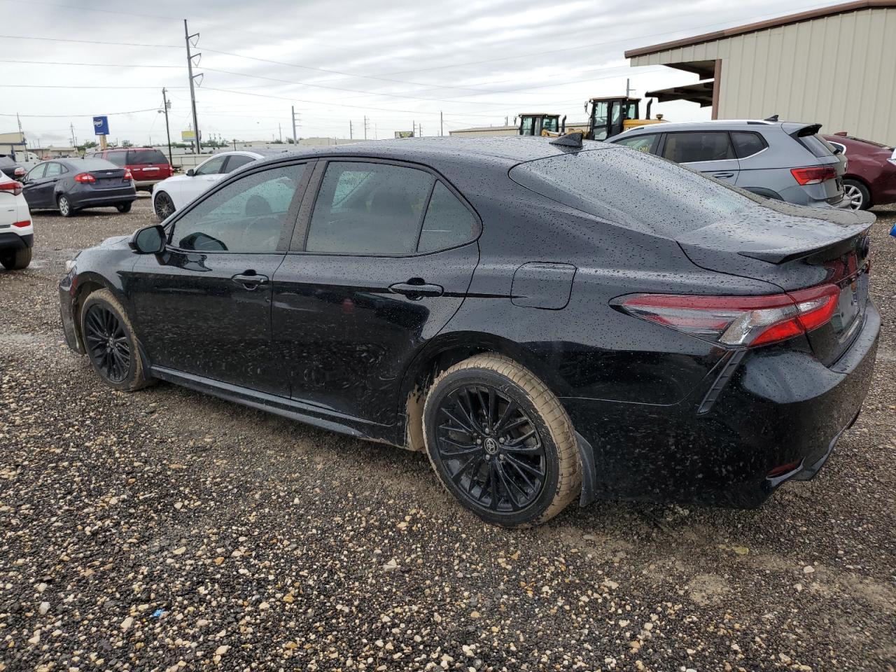 2021 TOYOTA CAMRY SE - Фото 2