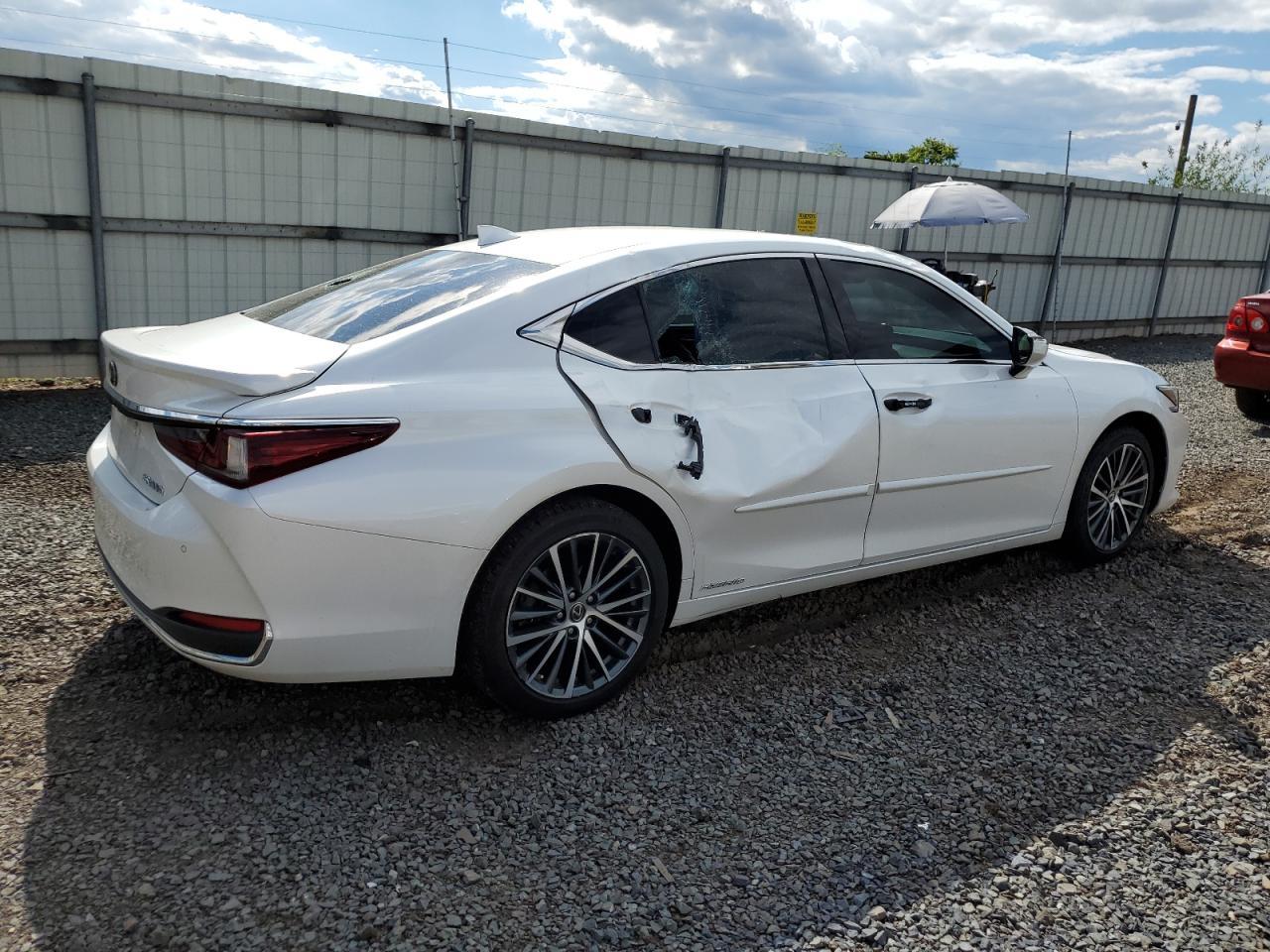 2022 LEXUS ES 300H BA - Image 3