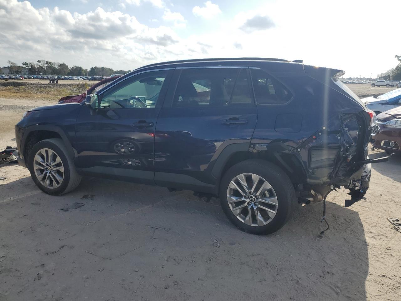 2022 TOYOTA RAV4 XLE P - Image 2