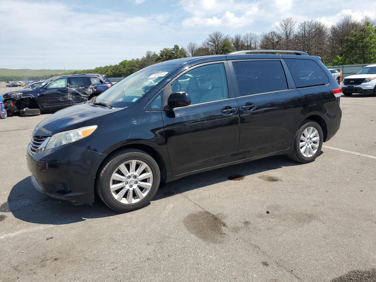 2011 TOYOTA SIENNA LE car image