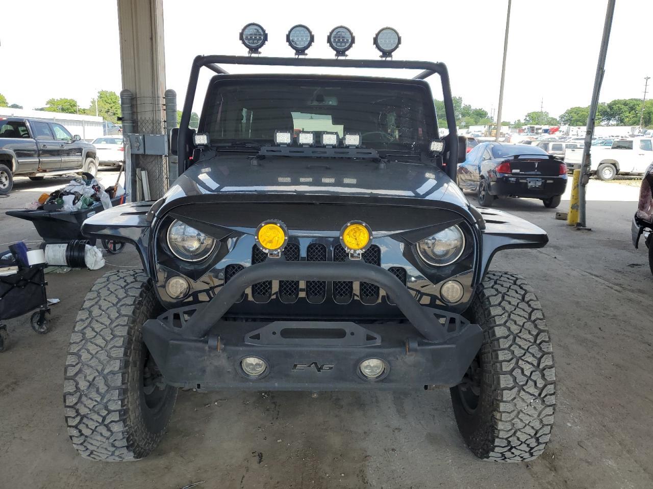 2017 JEEP WRANGLER U - Image 5