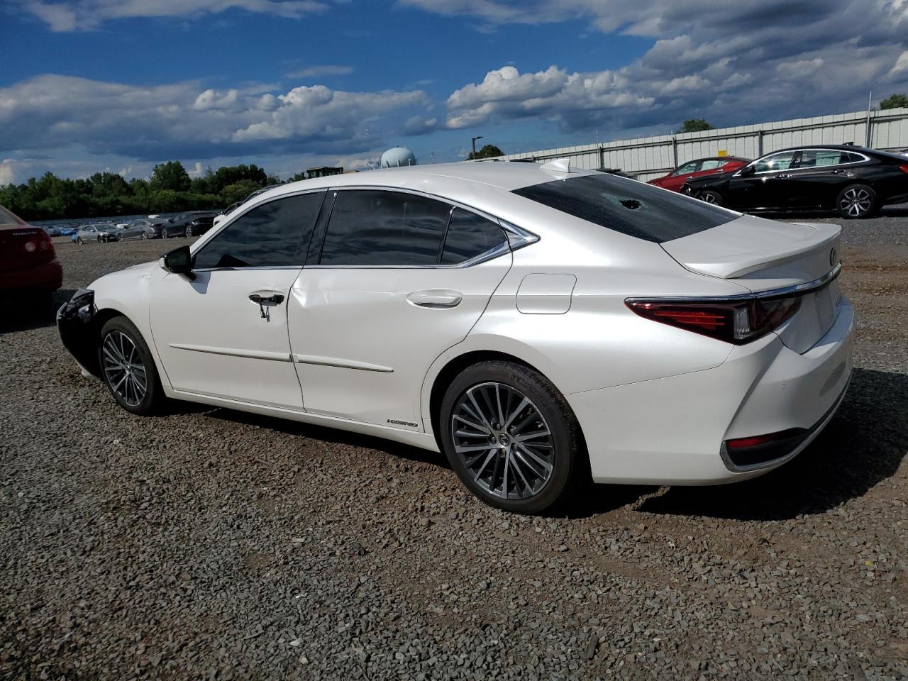 2022 LEXUS ES 300H BA - Image 2