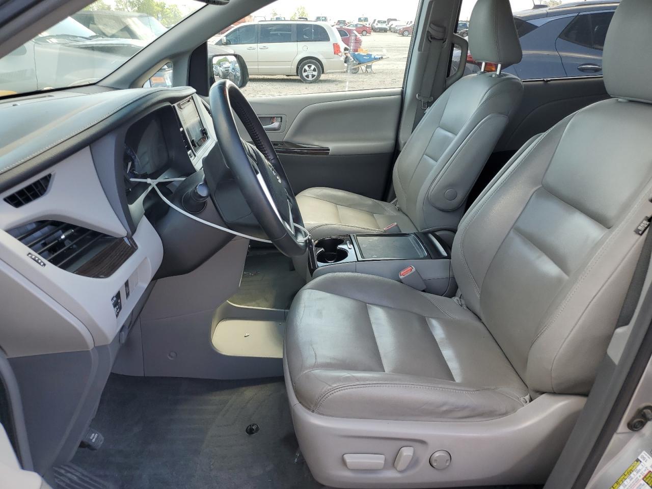 2015 TOYOTA SIENNA XLE - Фото 7