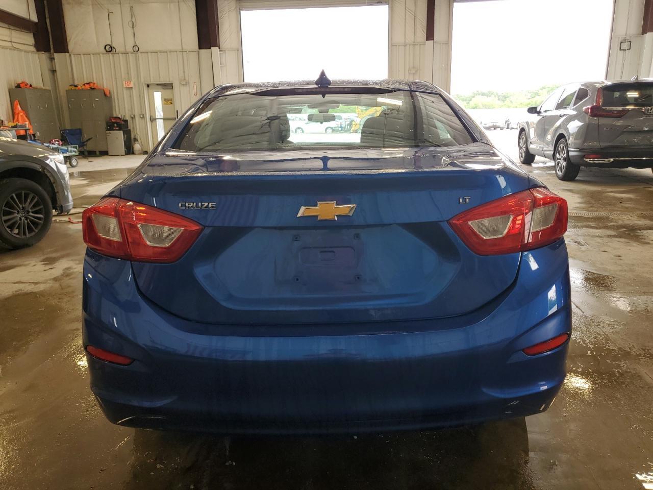 2017 CHEVROLET CRUZE LT - Image 6