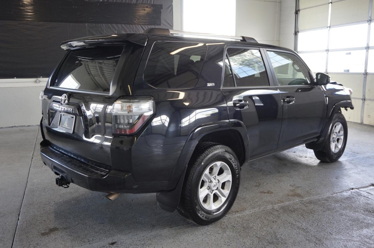 2022 TOYOTA 4RUNNER SR - Фото 4