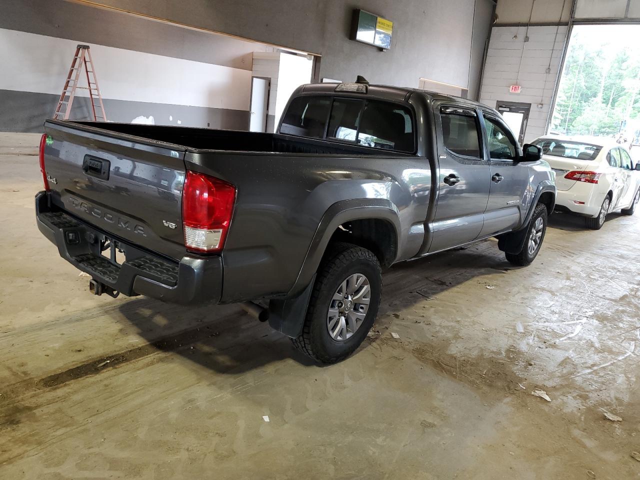 2017 TOYOTA TACOMA DOU - Фото 3