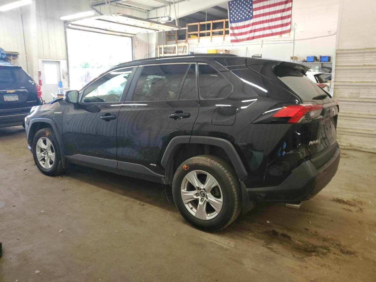 2020 TOYOTA RAV4 XLE - Image 2