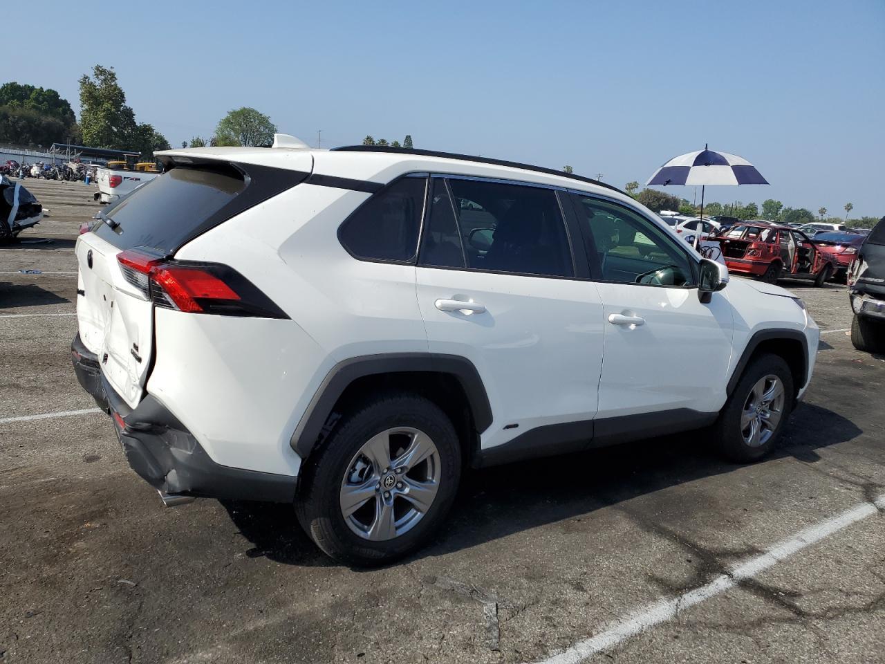 2023 TOYOTA RAV4 LE - Фото 3