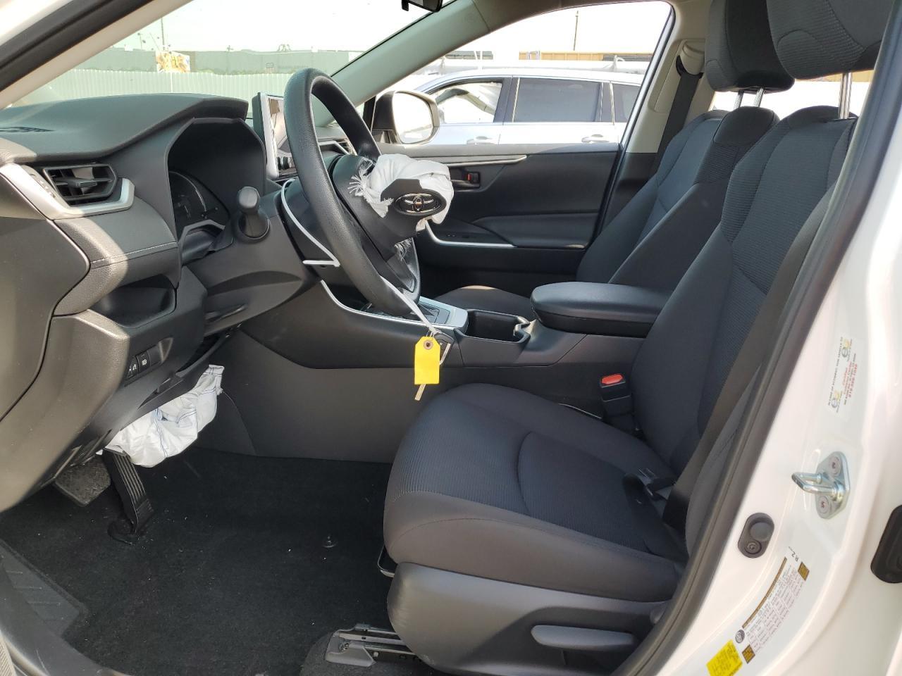 2023 TOYOTA RAV4 LE - Фото 7