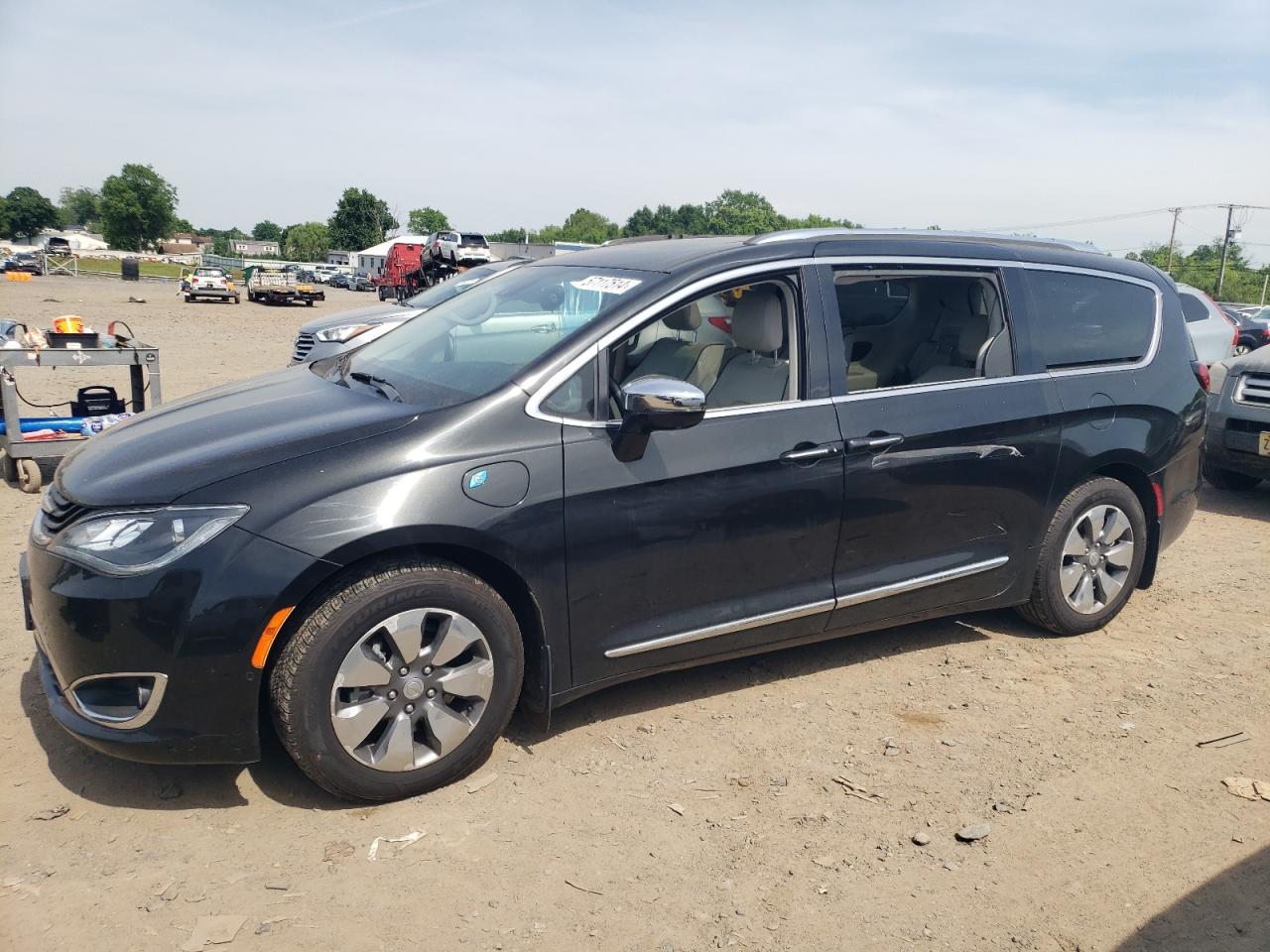 2017 CHRYSLER PACIFICA E car image