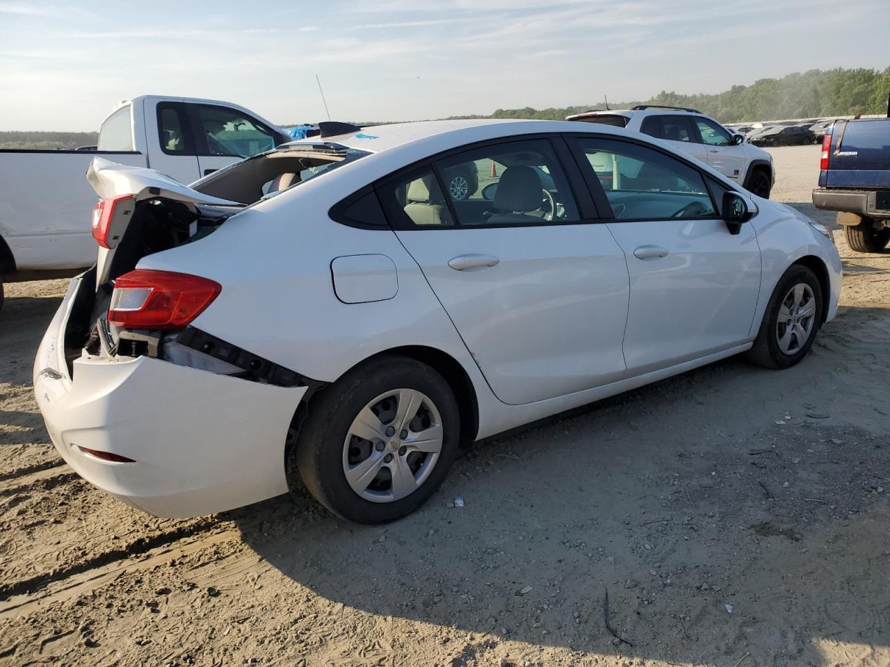 2017 CHEVROLET CRUZE LS - Image 3