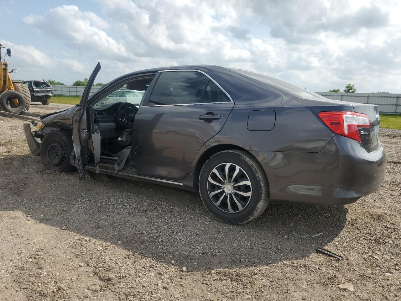 2014 TOYOTA CAMRY L - Фото 2