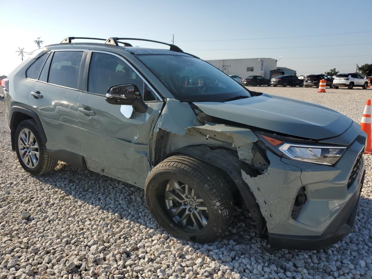 2020 TOYOTA RAV4 XLE P - Image 4