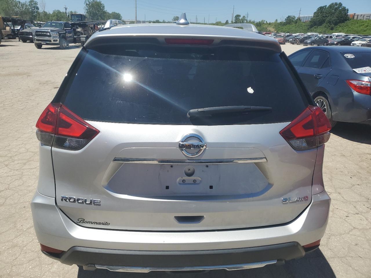 2018 NISSAN ROGUE S - Фото 6