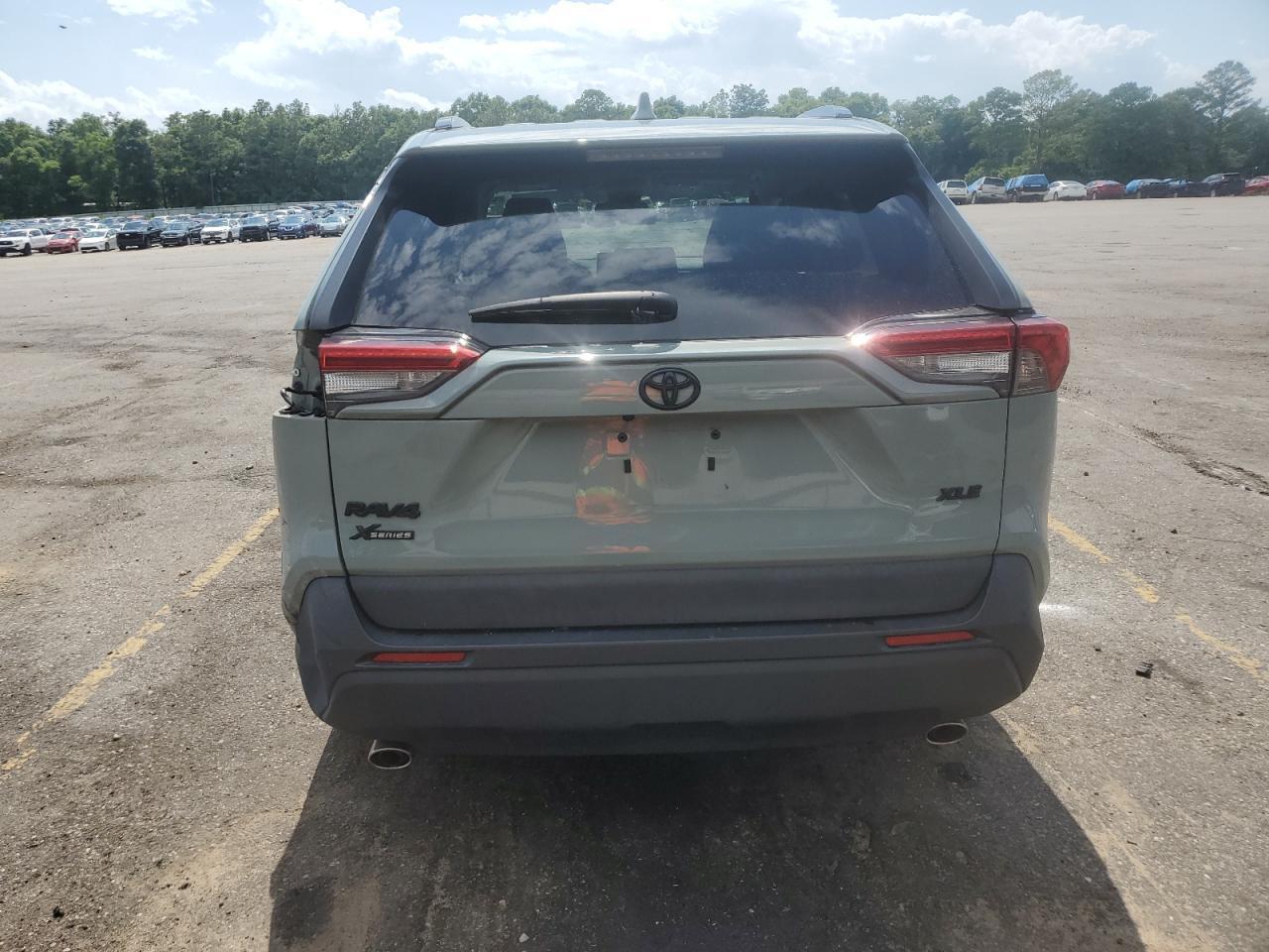 2020 TOYOTA RAV4 XLE - Image 6