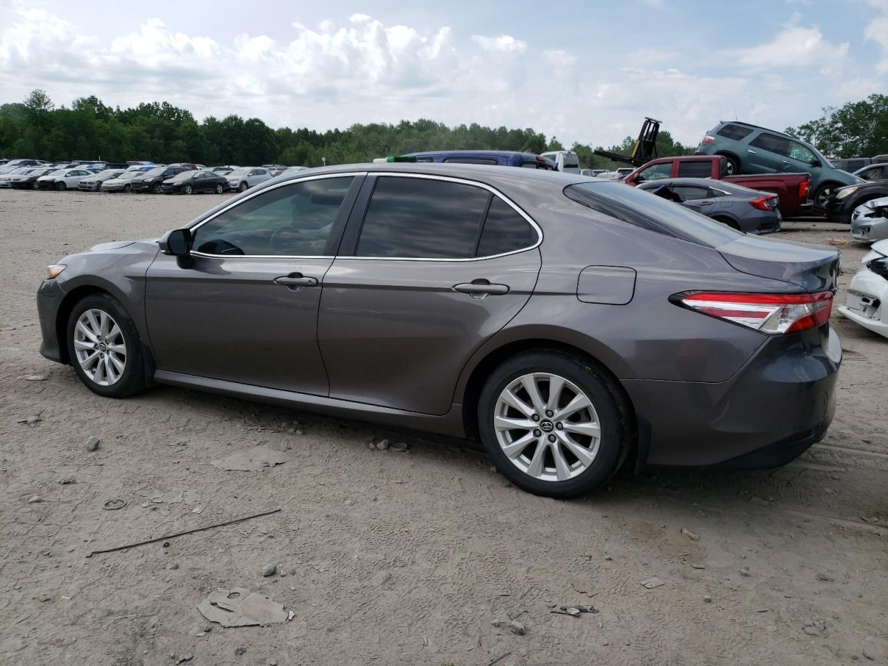 2018 TOYOTA CAMRY L - Фото 2