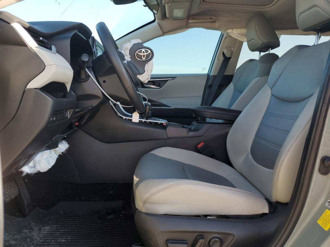 2020 TOYOTA RAV4 XLE P - Image 7