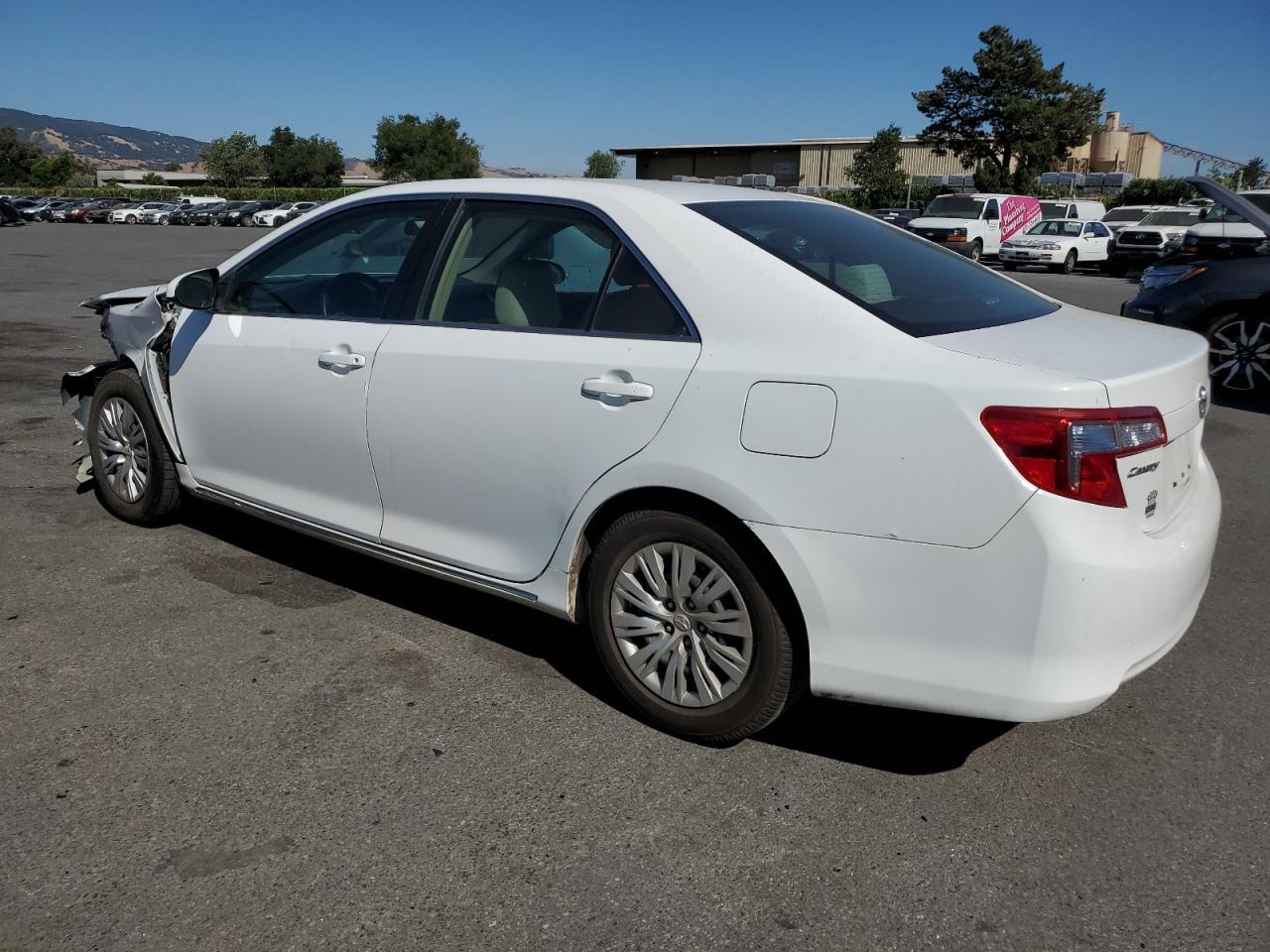 2013 TOYOTA CAMRY L - Фото 2