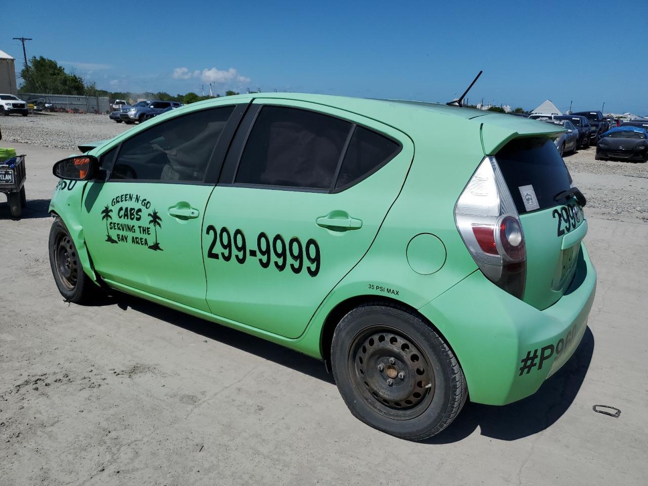 2013 TOYOTA PRIUS C - Image 2