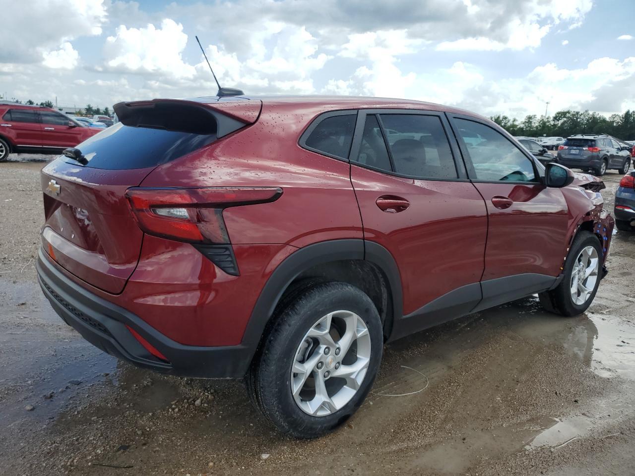 2024 CHEVROLET TRAX LS - Фото 3