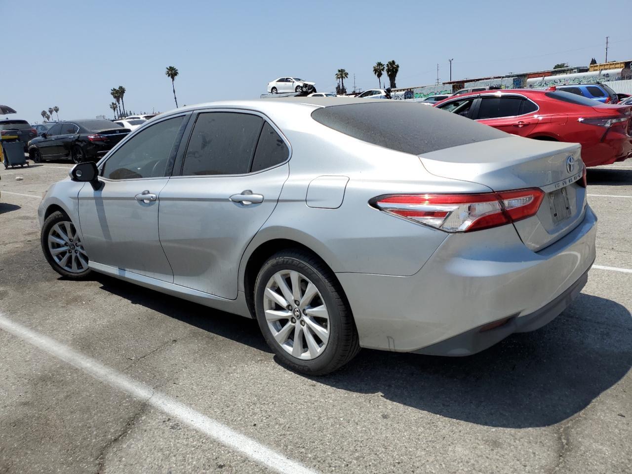 2018 TOYOTA CAMRY L - Фото 2