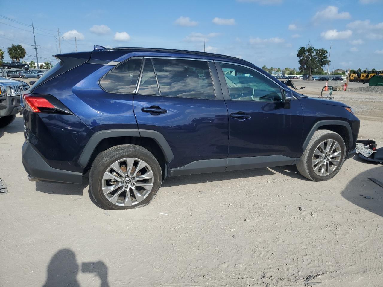 2022 TOYOTA RAV4 XLE P - Image 3
