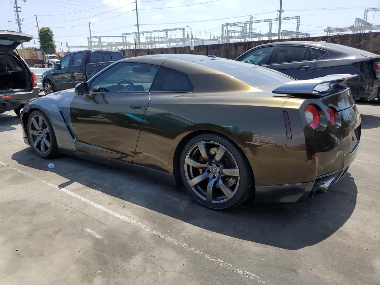 2010 NISSAN GT-R BASE - Фото 2