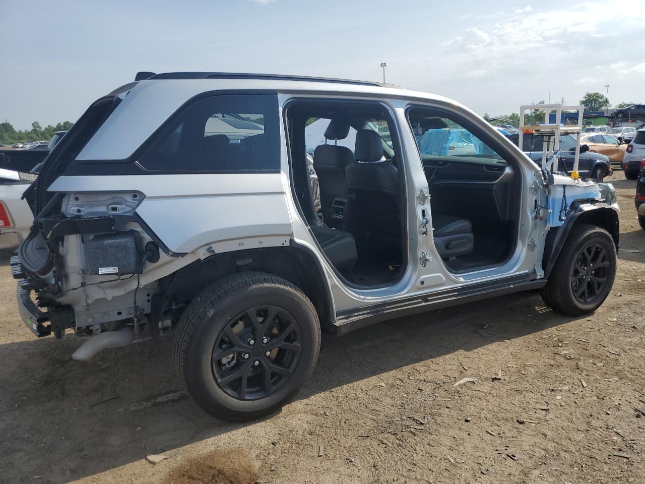2024 JEEP GRAND CHER - Image 3