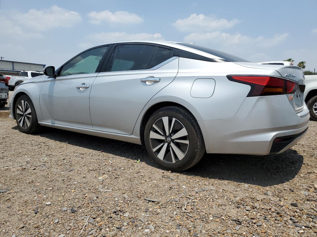 2022 NISSAN ALTIMA SV - Image 2