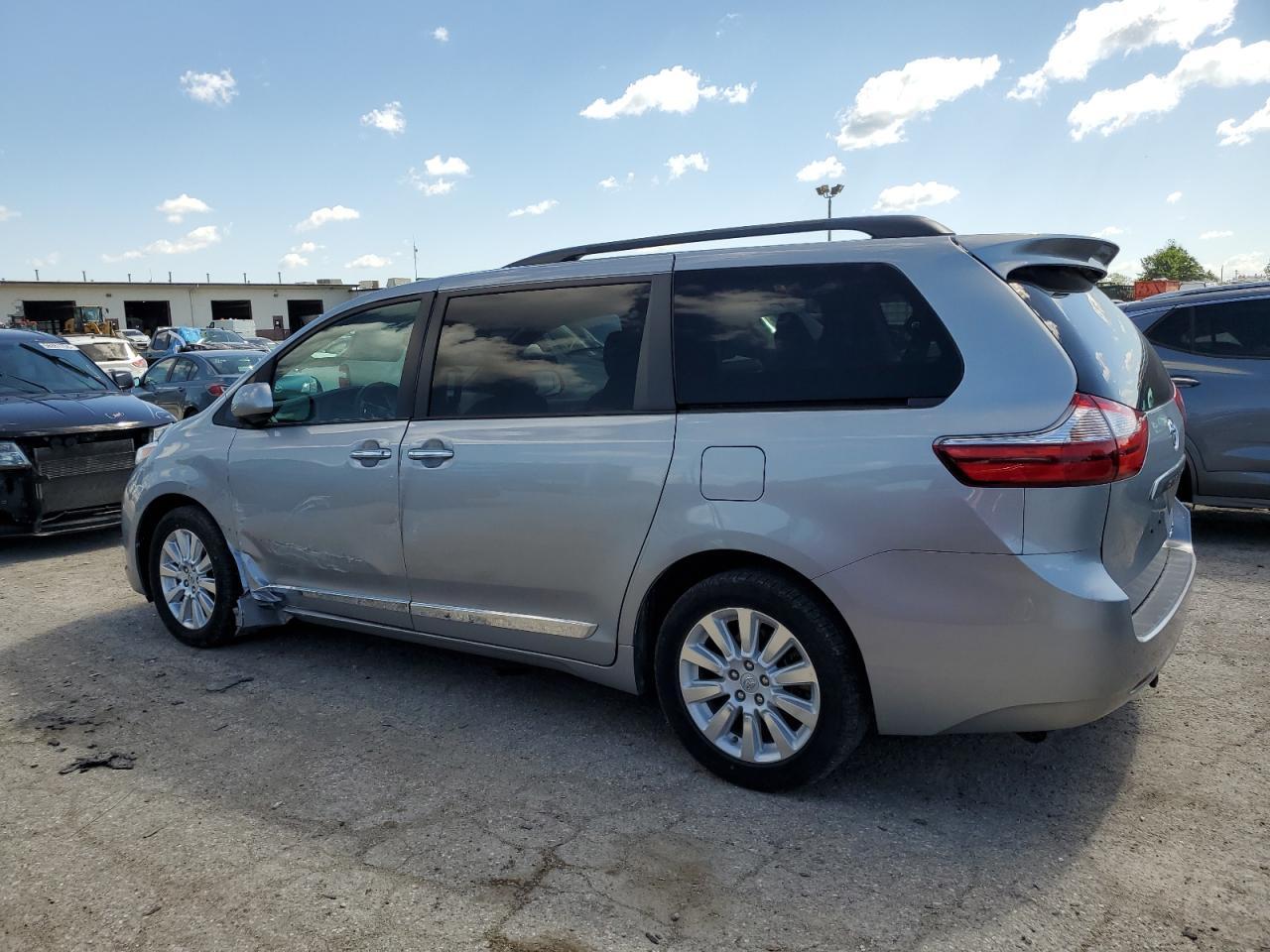 2015 TOYOTA SIENNA XLE - Фото 2