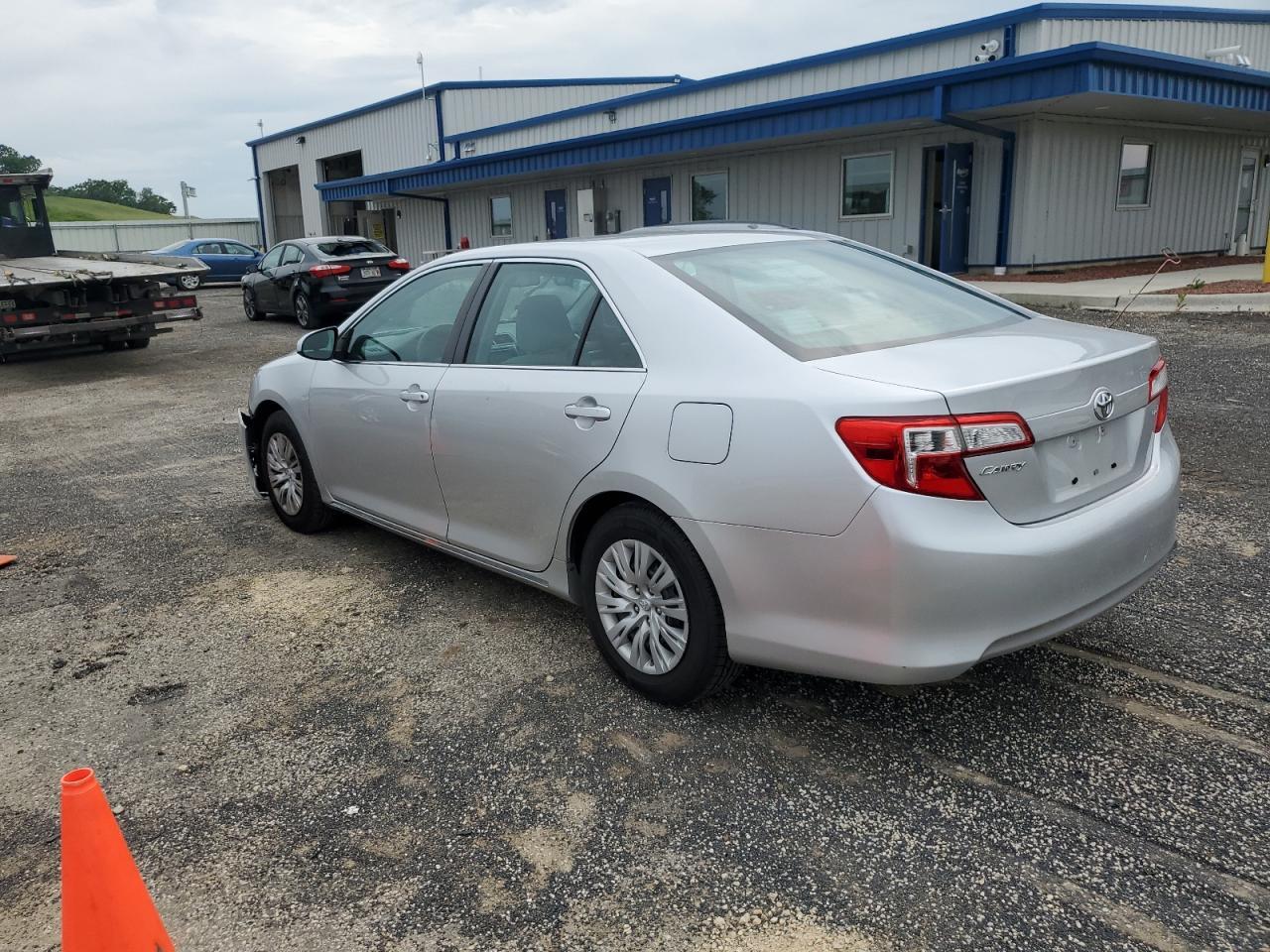 2014 TOYOTA CAMRY L - Фото 2