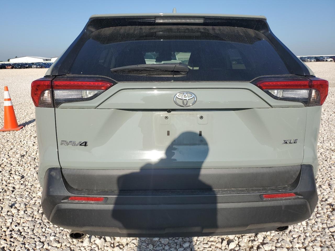 2020 TOYOTA RAV4 XLE P - Image 6