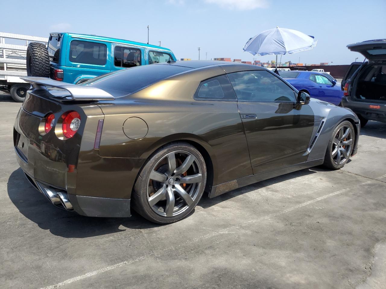 2010 NISSAN GT-R BASE - Фото 3