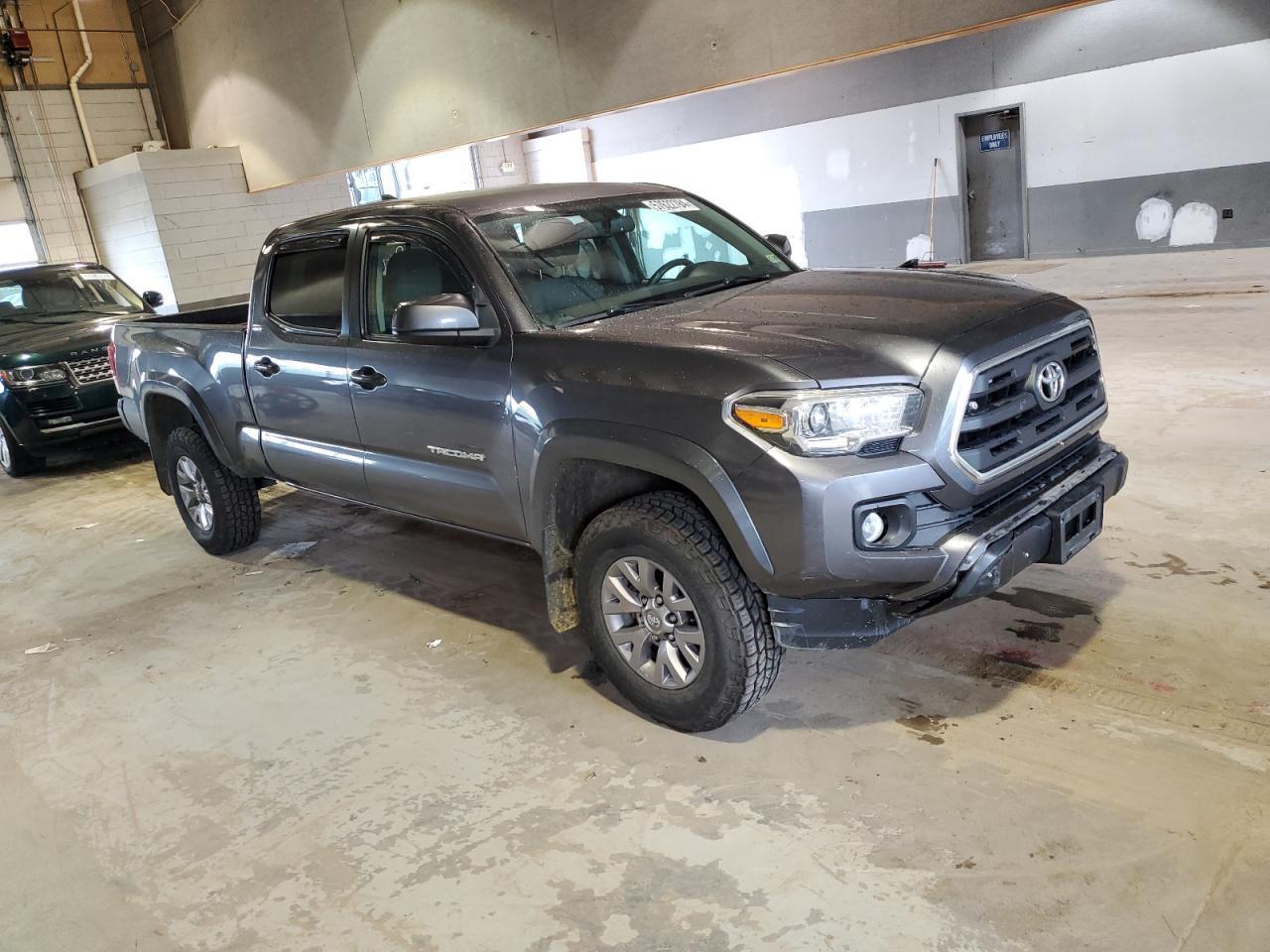 2017 TOYOTA TACOMA DOU - Фото 4
