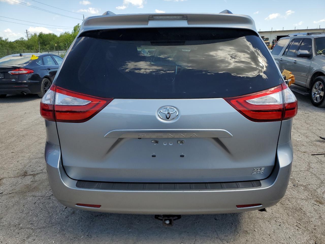 2015 TOYOTA SIENNA XLE - Фото 6