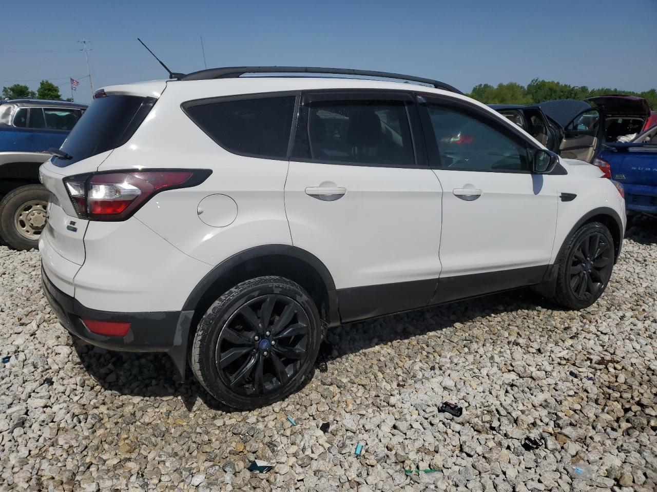 2017 FORD ESCAPE SE - Image 3