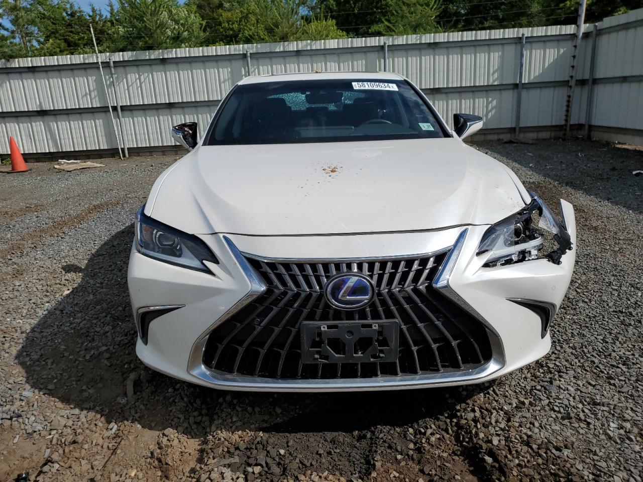 2022 LEXUS ES 300H BA - Image 5
