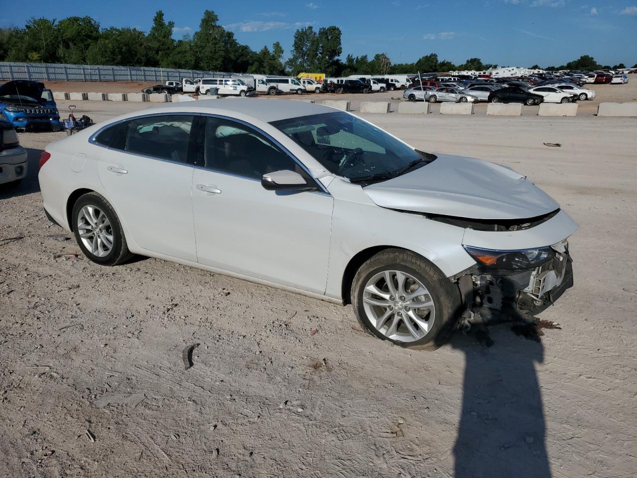 2017 CHEVROLET MALIBU LT - Image 4