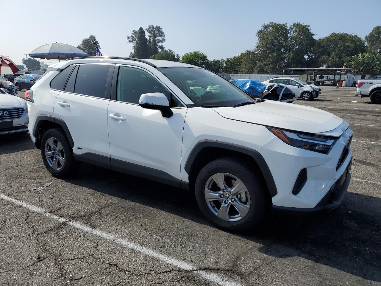 2023 TOYOTA RAV4 LE - Фото 4