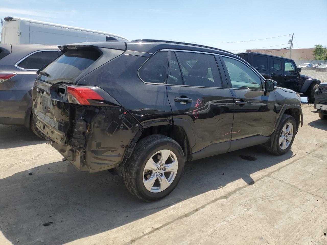 2020 TOYOTA RAV4 XLE - Фото 3