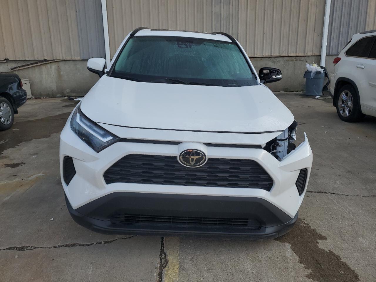 2022 TOYOTA RAV4 XLE - Фото 5