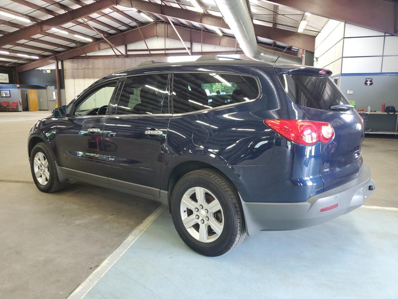 2012 CHEVROLET TRAVERSE L - Image 2