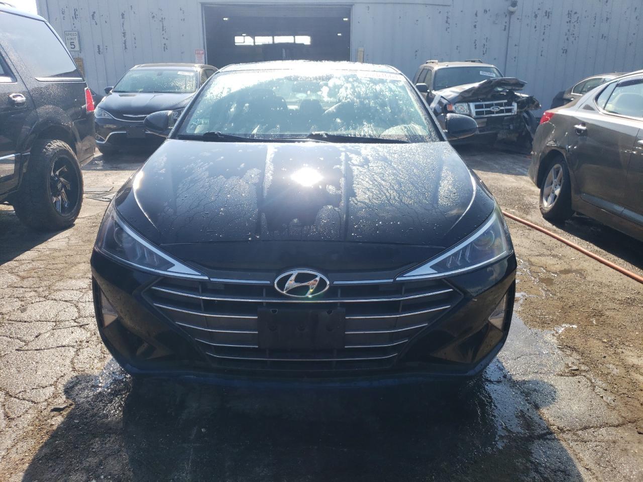 2019 HYUNDAI ELANTRA SE - Фото 5