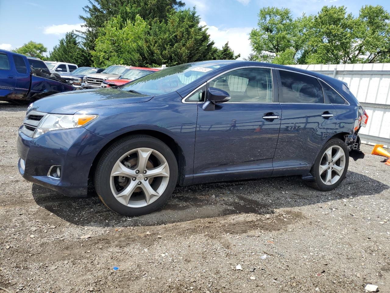 2015 TOYOTA VENZA LE car image