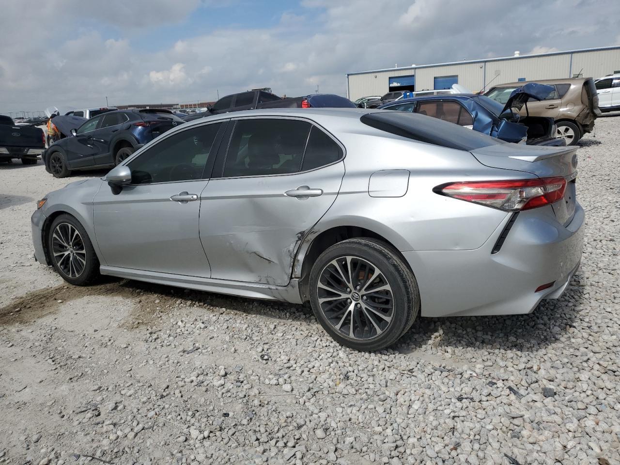2018 TOYOTA CAMRY L - Фото 2