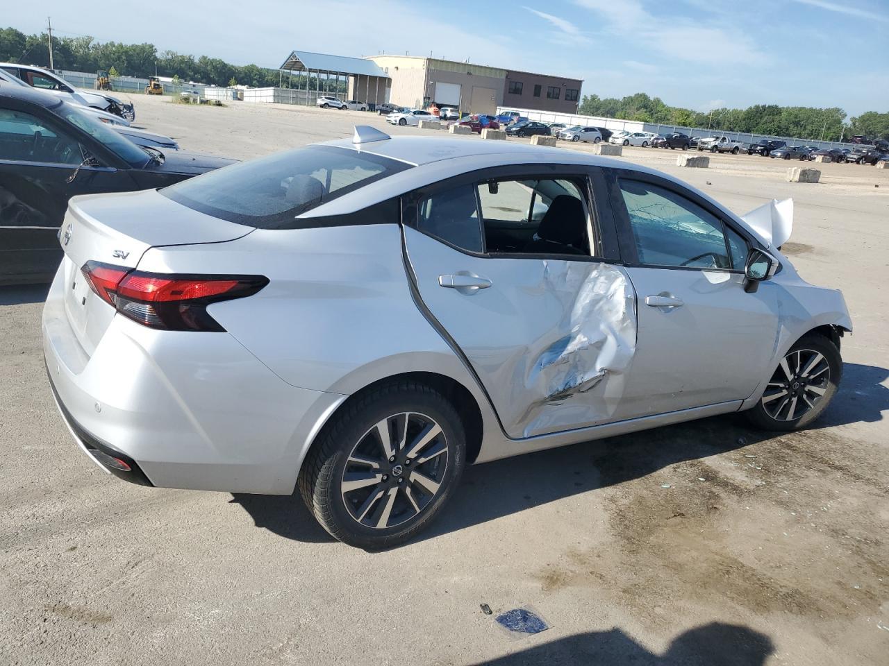 2021 NISSAN VERSA SV - Image 3