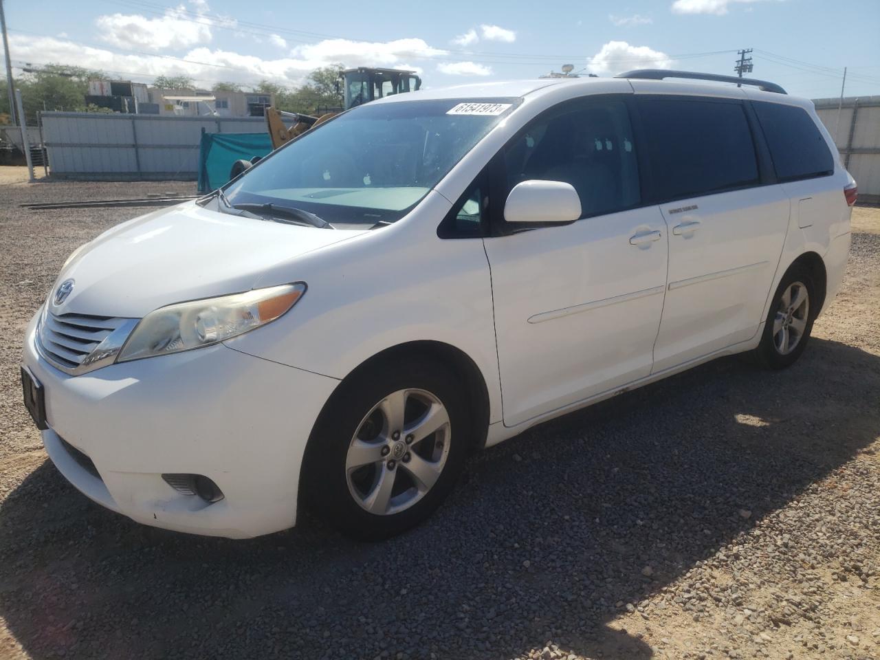 2016 TOYOTA SIENNA LE car image